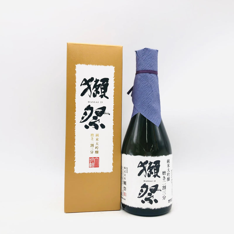 獺祭 23純米大吟醸 磨き二割三分 300ml 最新詰め。華やかな吟醸香と透明感ある甘み、白基調のシンプルなラベル。