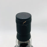 ヘンプスパロー 九筒 ブレンデッドウイスキー 1993 27年 700ml。深みのあるマホガニー色のウイスキーが詰まり、「九筒」の麻雀牌が描かれたラベルが特徴的なボトル
