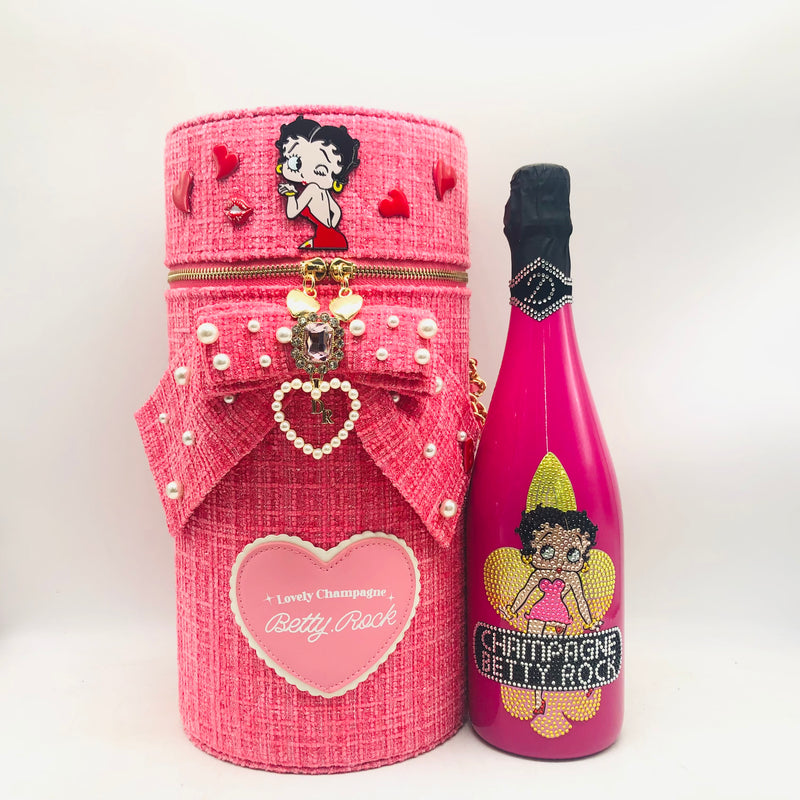 ベティーロック ツイードピンク 750ml。華やかなピンクが彩る、可愛らしさあふれるリキュール。