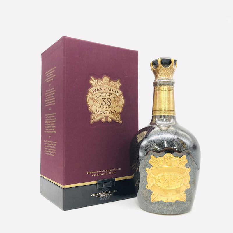 ロイヤルサルート38年ストーンオブディスティニー 500ml。時を超えた気品、王の杯に注がれる永遠。