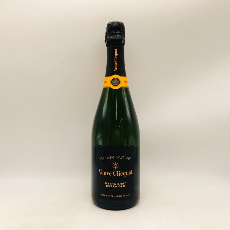 ヴーヴクリコエクストラブリュット 750ml。熟成の美学が生み出す、気品あふれるシャンパーニュ。