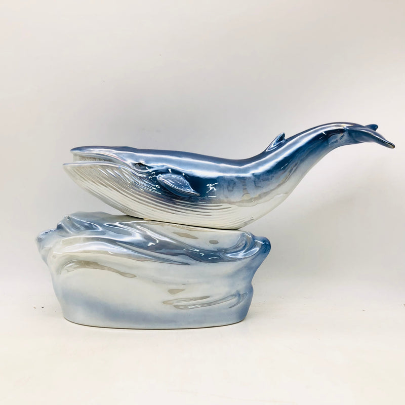 ザサントリーマリンコレクションクジラ 700ml。海の王者を宿す、静かに深いサントリーウイスキー