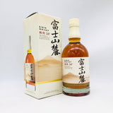 KIRIN 富士山麓 樽熟50度 600mlの白キャップとラベルの琥珀色のウイスキー
