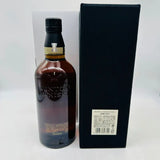 サントリー 山崎 25年 新型 700ml。シェリー樽原酒を25年以上熟成させた、重厚で深みのある琥珀色の最高級シングルモルトウイスキー。