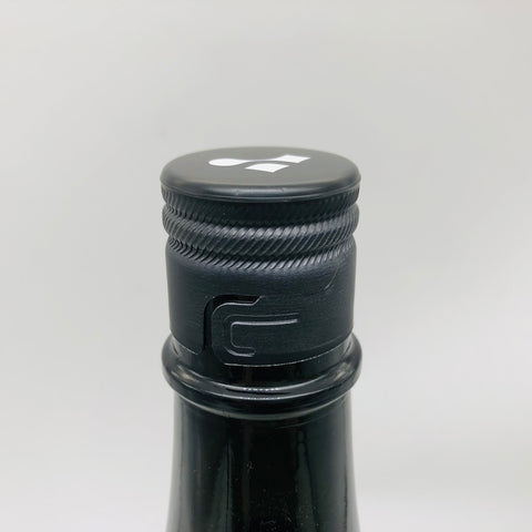 商品画像のボトル写真。 、ラベルデザインと味わいの魅力を伝える商品画像