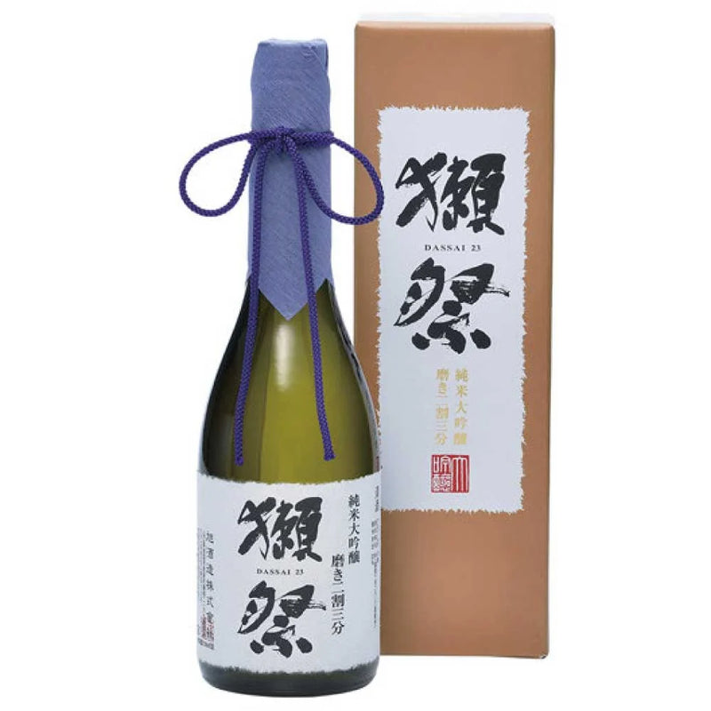 獺祭 純米大吟醸 磨き二割三分 720ml、四合瓶。精米歩合23％の山田錦を使用した贅沢な純米大吟醸