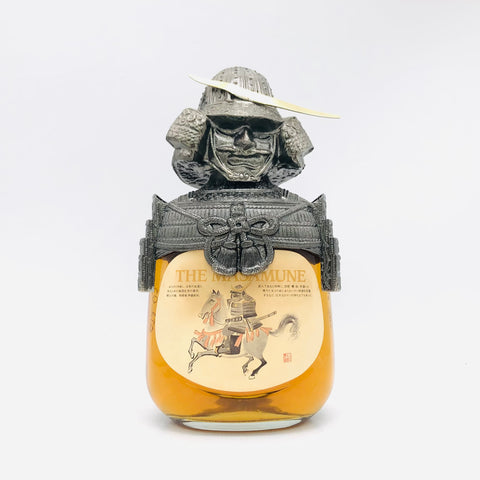 ニッカ G&G ザ マサムネ 伊達政宗 武将 甲冑 特級 760ml。伊達政宗の兜と甲冑を模したゴールドのボトルカバーが装着された、特級表記のニッカブレンデッドウイスキー