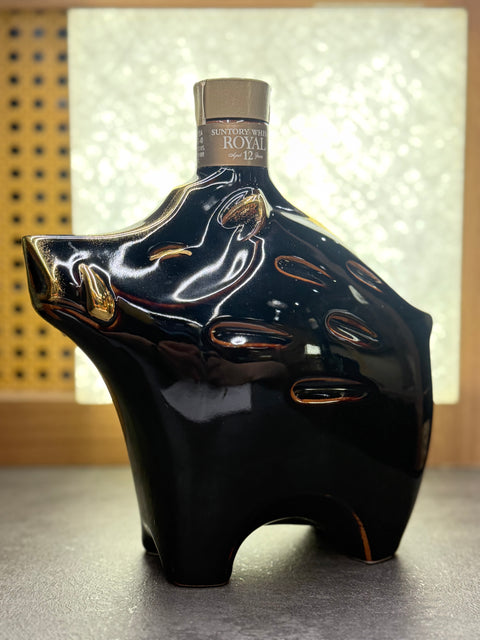 サントリー ローヤル12年 干支ボトル 亥猪 2007年 600ml。12年の熟成、亥猪の華やぎを閉じ込めた限定ウイスキー