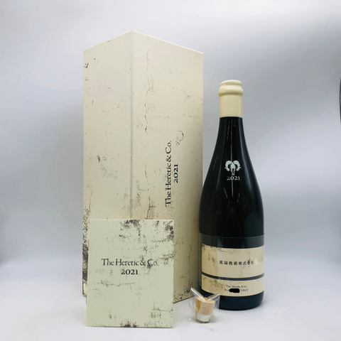 新政 異端教祖株式会社 2021 760ml 白い箱とボトルの正面画像