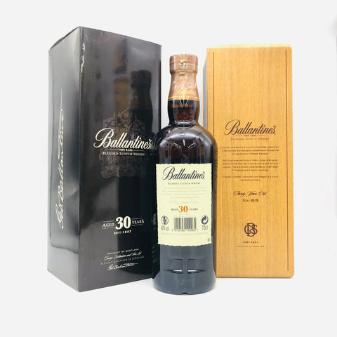 バランタイン 30年 700ml 木箱とボトルの背面を映した画像