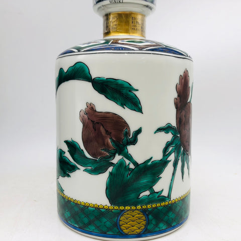 サントリー 響 35年 古九谷写し 色絵牡丹蝶図筒形瓶 700ml。時と美が結晶した、日本ウイスキーの至宝