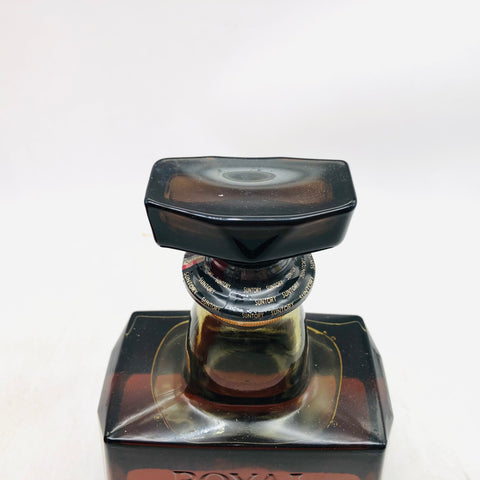 サントリーローヤル 12年 卯歳ラベル 700ml。卯の年にふさわしい、やさしく上質な12年熟成