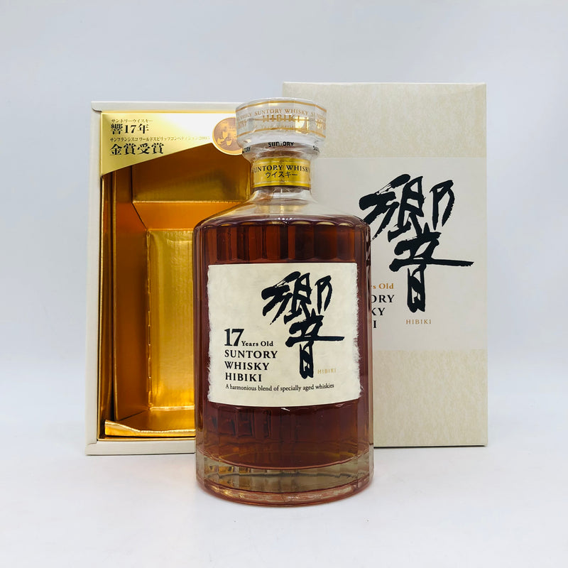 サントリー 響17年 裏ゴールド 700ml、日本のブレンデッドウイスキー。金色ラベルが特徴で、熟した果実と樽香が調和する芳醇な味わい。