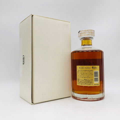 サントリー 響17年 裏ゴールド 700ml、日本のブレンデッドウイスキー。金色ラベルが特徴で、熟した果実と樽香が調和する芳醇な味わい。