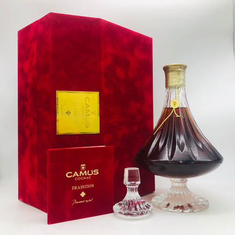 カミュトラディションバカラ 700ml。美術品の輝きをまとった、カミュ最高峰の熟成コニャック。　