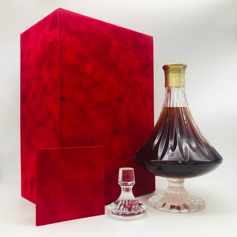 カミュトラディションバカラ 700ml。美術品の輝きをまとった、カミュ最高峰の熟成コニャック。　