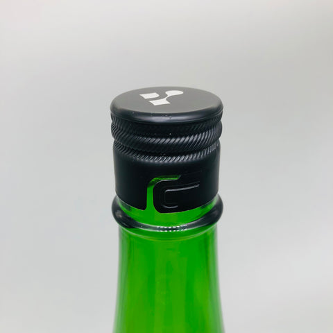 商品画像のボトル写真。 、ラベルデザインと味わいの魅力を伝える商品画像