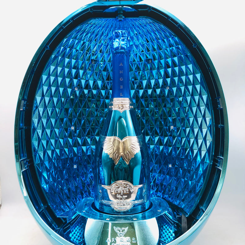 エンジェル エッグブルー 750ml。華やかに輝く、ブルーのラグジュアリーシャンパン
