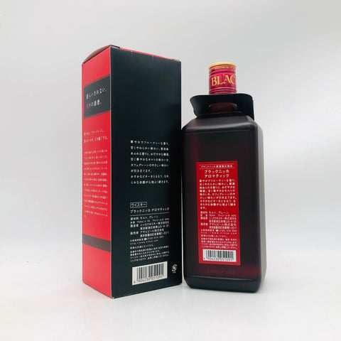 ブラックニッカアロマティックフルーティー＆スイート 700ml。果実の香りとやさしい甘みが軽やかに広がる一本。