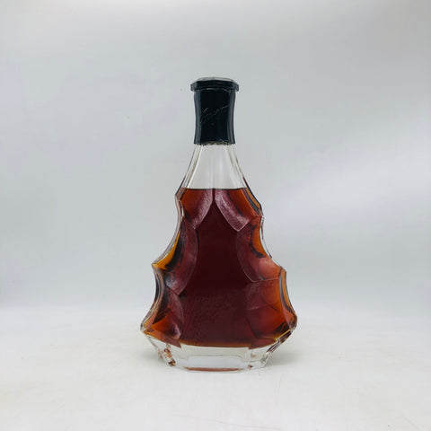 ジャイロ クリスタル 700ml。軽やかな果実感と透明感が光るクリアブランデー