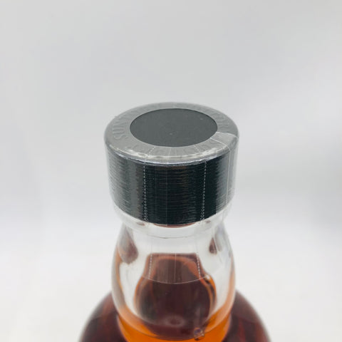 サントリー 山崎25年 ミズナラ 2025 700ml。25年以上熟成のミズナラ樽原酒による白檀や伽羅の香りと重厚で深みのある味わいが特徴の限定ウイスキー。