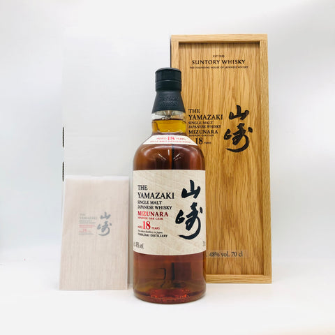 サントリー 山崎18年 ミズナラ 2025 エディション 700ml。白檀や洋梨の香りとスパイシーな余韻が特徴のジャパニーズウイスキー。