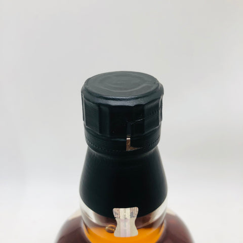 サントリー 山崎18年 ミズナラ 2025 エディション 700ml。白檀や洋梨の香りとスパイシーな余韻が特徴のジャパニーズウイスキー。