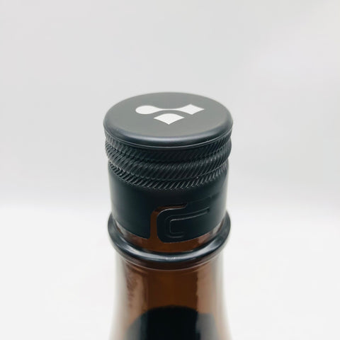 商品画像のボトル写真。 、ラベルデザインと味わいの魅力を伝える商品画像