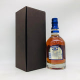シーバスリーガル18年 ゴールドシグネチャー 700ml。ブルーボトルとゴールド装飾が印象的な、複雑でリッチな味わいのブレンデッドスコッチ。