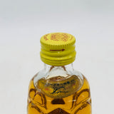 サントリー角瓶 50ml。軽やかで親しみやすい定番ブレンデッド。 