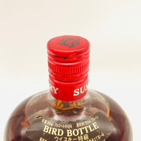 飛翔するハヤブサを描いた特級サントリーオールド700ml、重厚でコレクター向けの限定ボトル