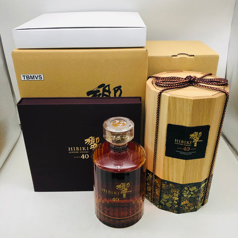 サントリー 響40年 700ml、重厚なブレンデッドウイスキー。40年熟成原酒の雅やかな香りと深い余韻を持つ限定品。