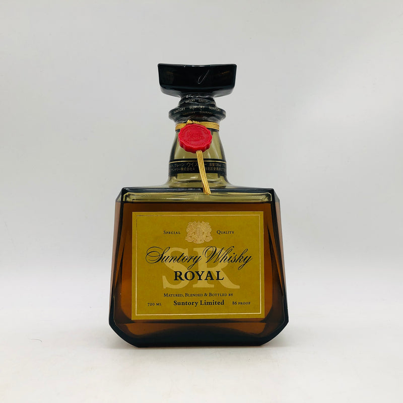 サントリー ローヤル SR ゴールドラベル 向獅子マーク 720ml。濃密な甘みと気品が宿る、ローヤルの黄金バランス