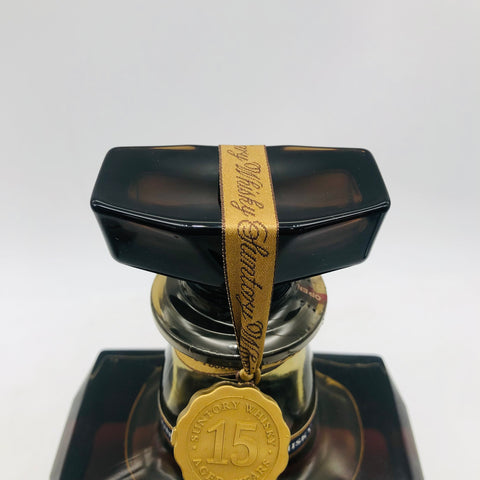 サントリー ローヤル 15年 ブルーラベル 700ml。透明感と熟成感が響き合う、エレガントな15年ローヤル
