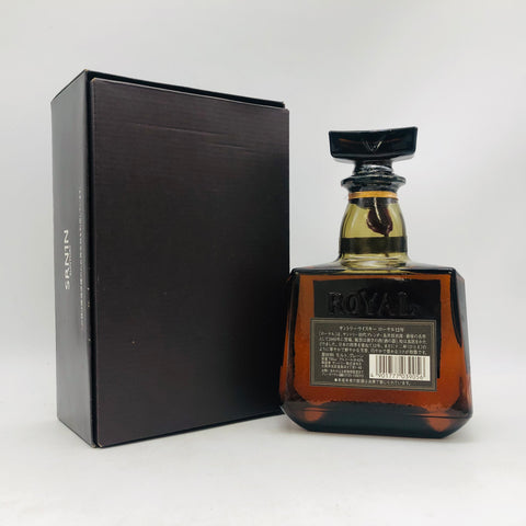 サントリー ローヤル 12年 ブラックラベル 700ml。深い余韻と気品が香る、ローヤルの黒