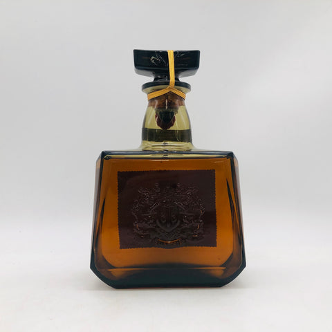 サントリー ローヤル SR ゴールドラベル 向獅子マーク 720ml。濃密な甘みと気品が宿る、ローヤルの黄金バランス