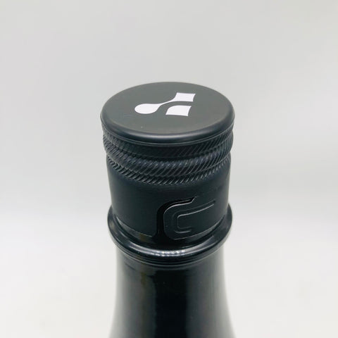 商品画像のボトル写真。 、ラベルデザインと味わいの魅力を伝える商品画像