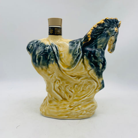 サントリー ローヤル 干支ボトル 午 2014年。力強い“午”が駆ける、華やぎと品格のローヤル。