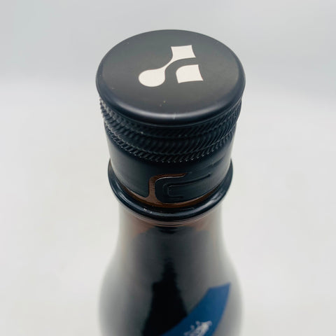 商品画像のボトル写真。 、ラベルデザインと味わいの魅力を伝える商品画像