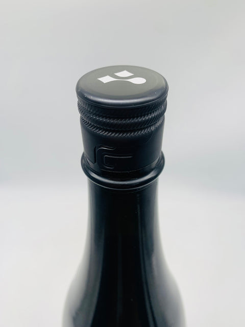 商品画像のボトル写真。 、ラベルデザインと味わいの魅力を伝える商品画像