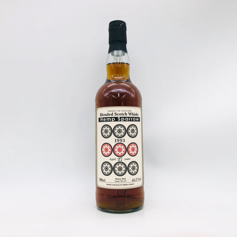 ヘンプスパロー 九筒 ブレンデッドウイスキー 1993 27年 700ml。深みのあるマホガニー色のウイスキーが詰まり、「九筒」の麻雀牌が描かれたラベルが特徴的なボトル