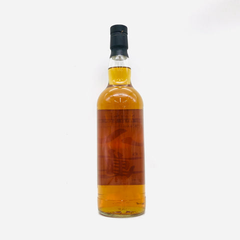 ヘンプスパロー 八萬 タムデュー 12年 700ml。濃い琥珀色のウイスキーが詰まり、「八萬」の麻雀牌が描かれたラベルが特徴的なシングルモルトウイスキー。