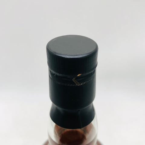 ヘンプスパロー 八萬 タムデュー 12年 700ml。濃い琥珀色のウイスキーが詰まり、「八萬」の麻雀牌が描かれたラベルが特徴的なシングルモルトウイスキー。