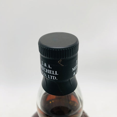 SPRING BANK スプリングバンク 17年 マデイラカスク 700ml。琥珀色の液体と、特徴的な黄色いラベルが映える、限定リリースのキャンベルタウンシングルモルトウイスキー。