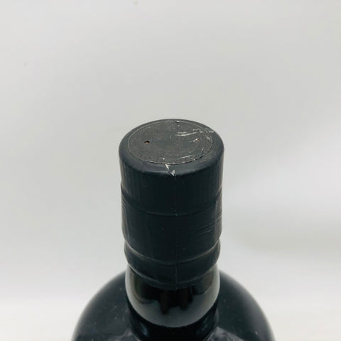 カロニ 1996 700ml。閉鎖蒸留所が遺した、伝説級ヴィンテージラム