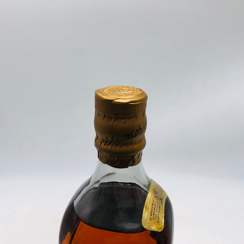 ジョニーウォーカー 18年 ゴールドボトル 750ml。18年熟成が生む、気品と深みのゴールド。