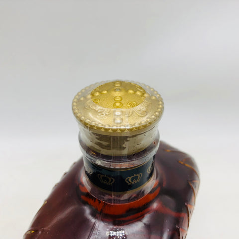 クラウンローヤル 750ml。滑らかさと気品を兼ね備えた、王冠のカナディアン。