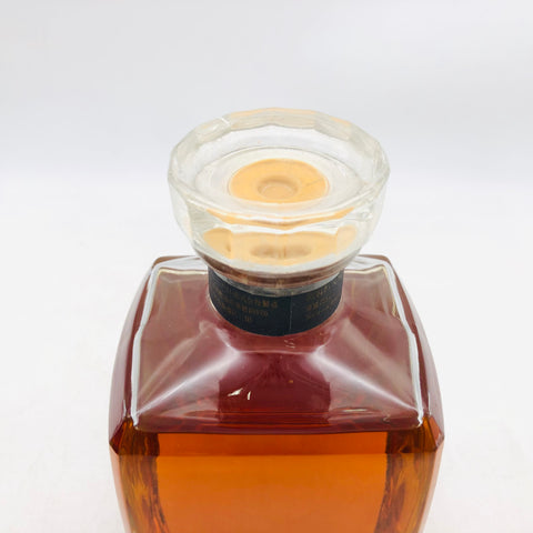 キリンシーグラムクレセント 720ml。柔らかく上品な余韻、月の弧のように静かに続く味わい。　