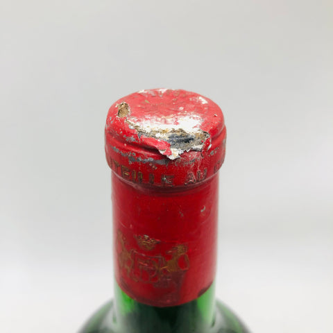 シャトー・ムートン・ロートシルト1970は、熟成による円熟味と複雑な香りが際立つ、格式高いボルドーのマグナムサイズ赤ワインです。