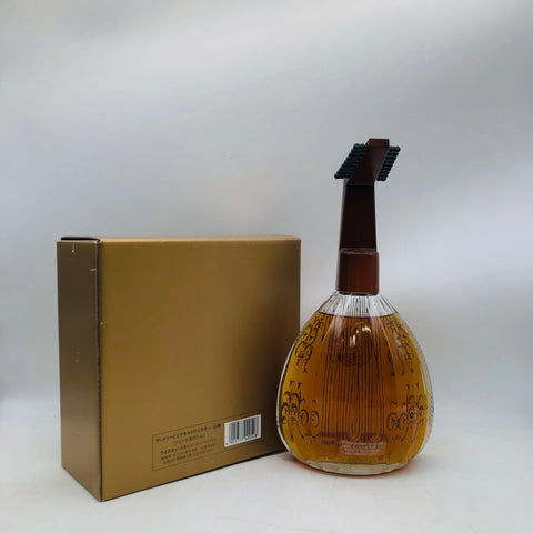 サントリー 山崎 リュート型 600ml。時代を映す、山崎のクラシカルボトル